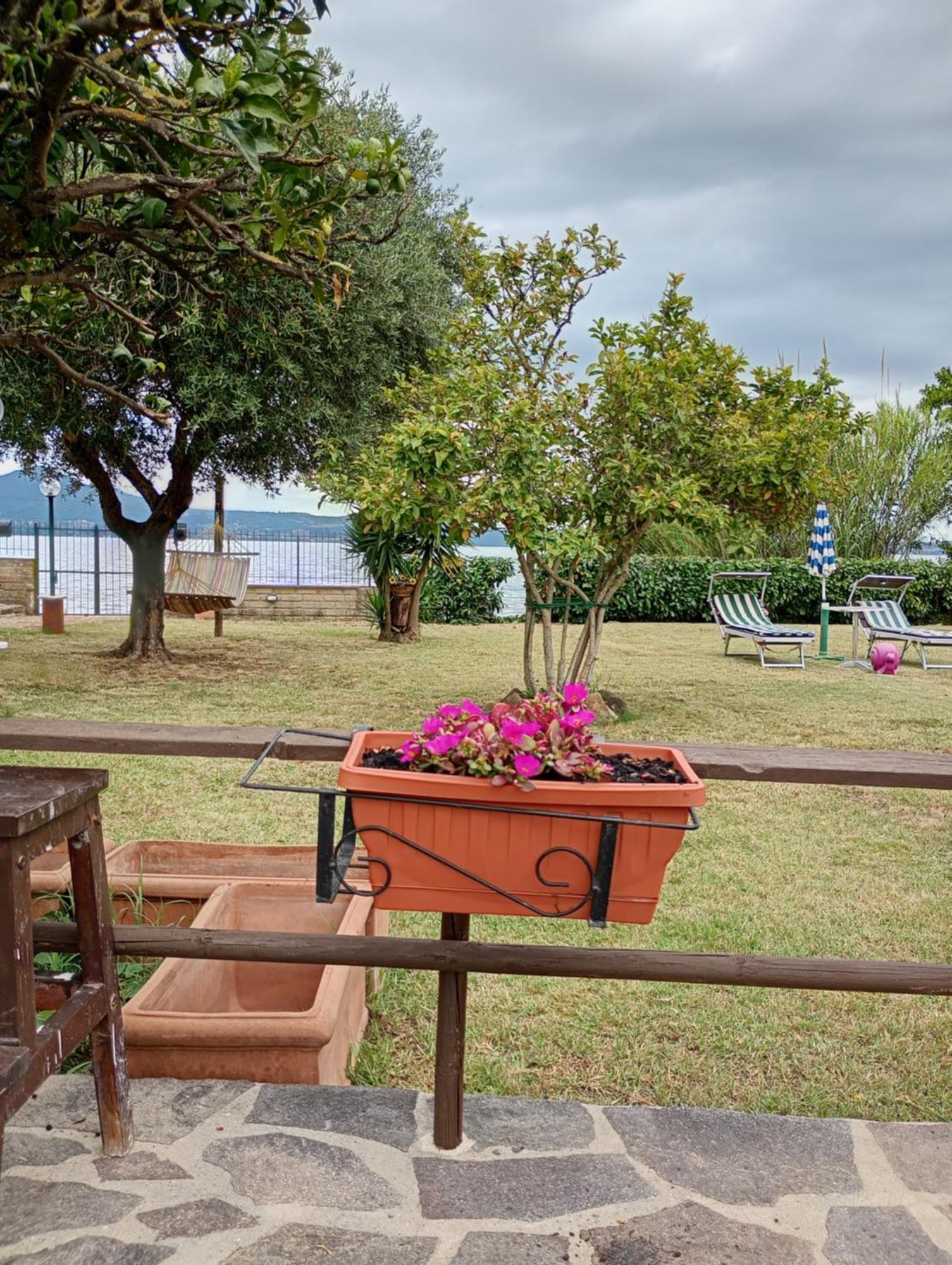 Independent Villa With Private Beach On The Lake Bracciano  Luaran gambar